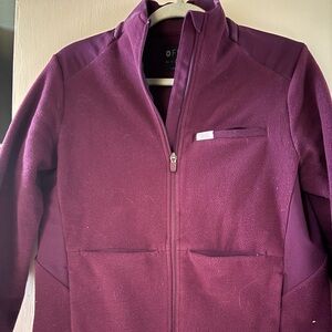 Figs on shift fleece jacket deep purple EUC